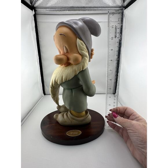 Disney "Sleepy" Dwarf Statue by Kevin Kidney and Jody Daily Big Fig Snow White - Picture 6 of 9